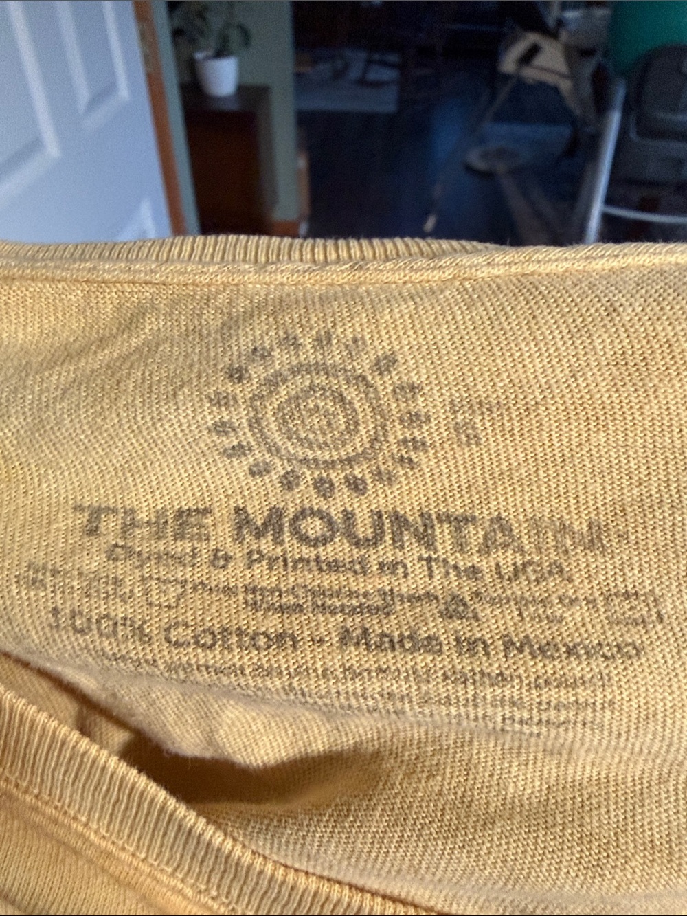 Vintage The Mountain Yellow Cat Graphic Short Sleeve Tee - Picture 5 of 6